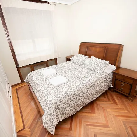 Espacios Blanco Santiago - Con Parking. Apartment Valladolid
